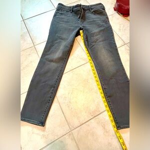 Women’s distressed Jean